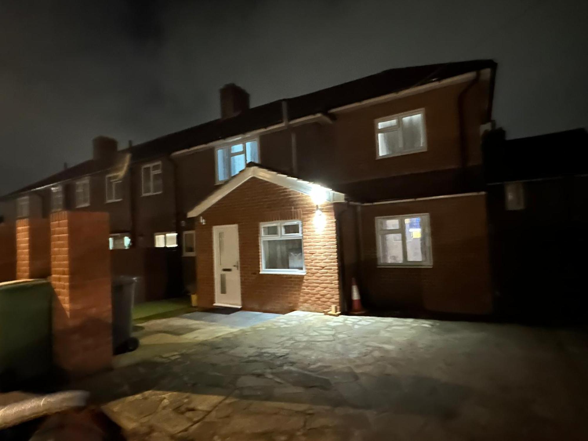 Luxury Ensuite 2Nd Studio Flat With Great Views In Keedonwood Road With Fully Own Bathroom Newly Added And Private Kitchenette Bromley Bagian luar foto