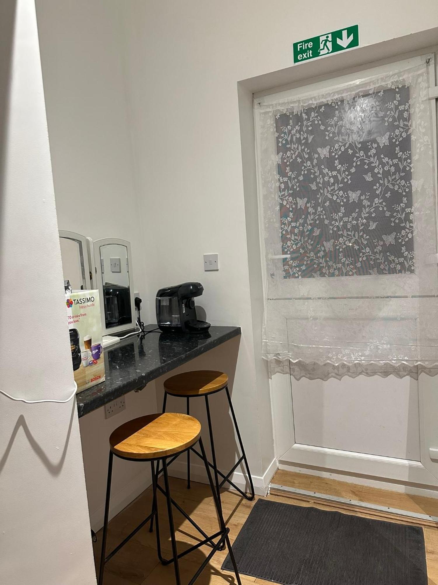 Luxury Ensuite 2Nd Studio Flat With Great Views In Keedonwood Road With Fully Own Bathroom Newly Added And Private Kitchenette Bromley Bagian luar foto
