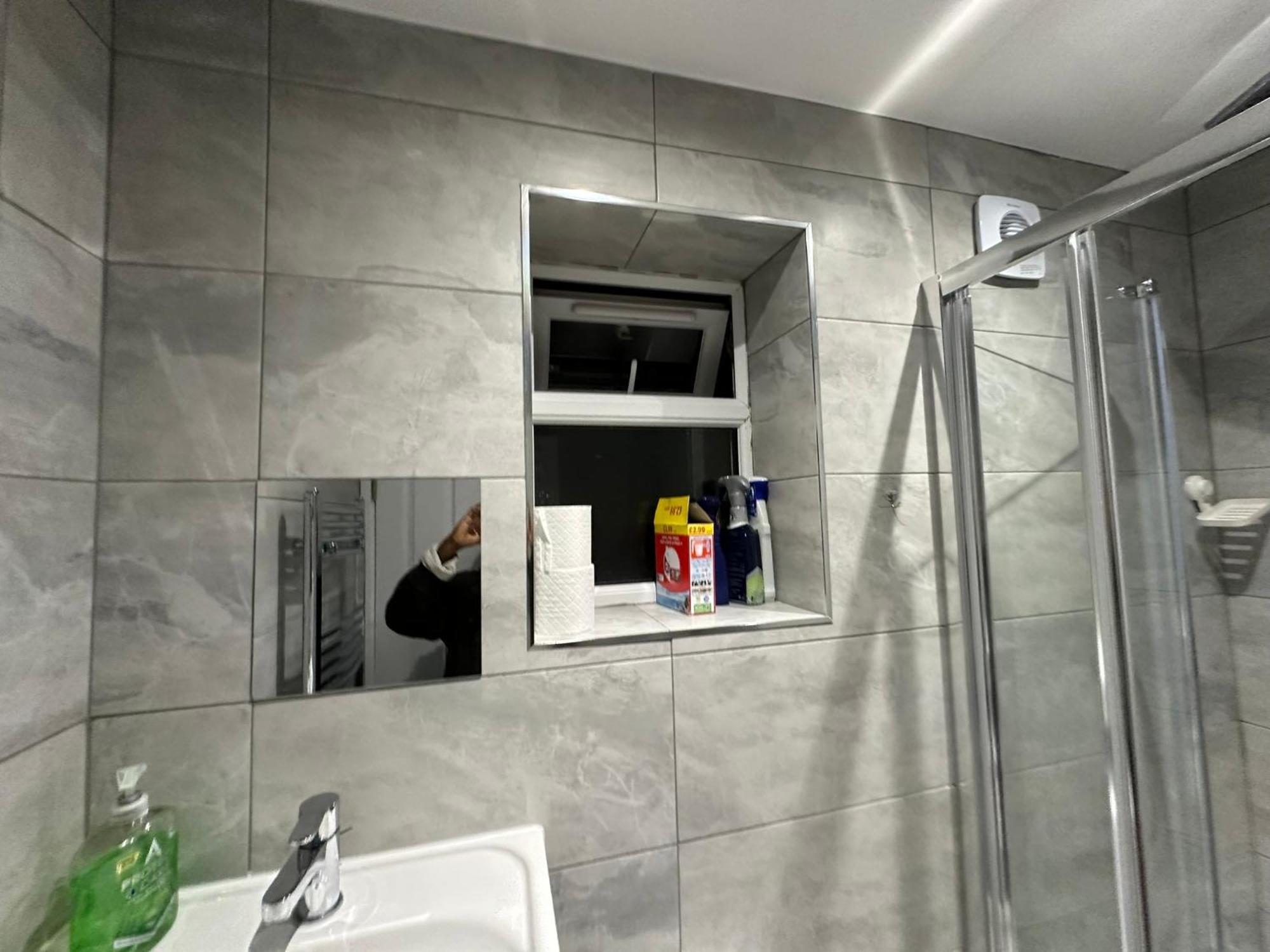 Luxury Ensuite 2Nd Studio Flat With Great Views In Keedonwood Road With Fully Own Bathroom Newly Added And Private Kitchenette Bromley Bagian luar foto