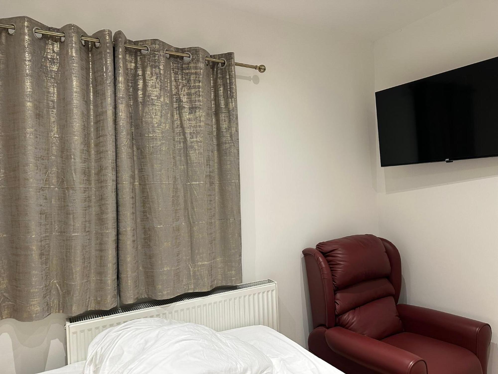 Luxury Ensuite 2Nd Studio Flat With Great Views In Keedonwood Road With Fully Own Bathroom Newly Added And Private Kitchenette Bromley Bagian luar foto