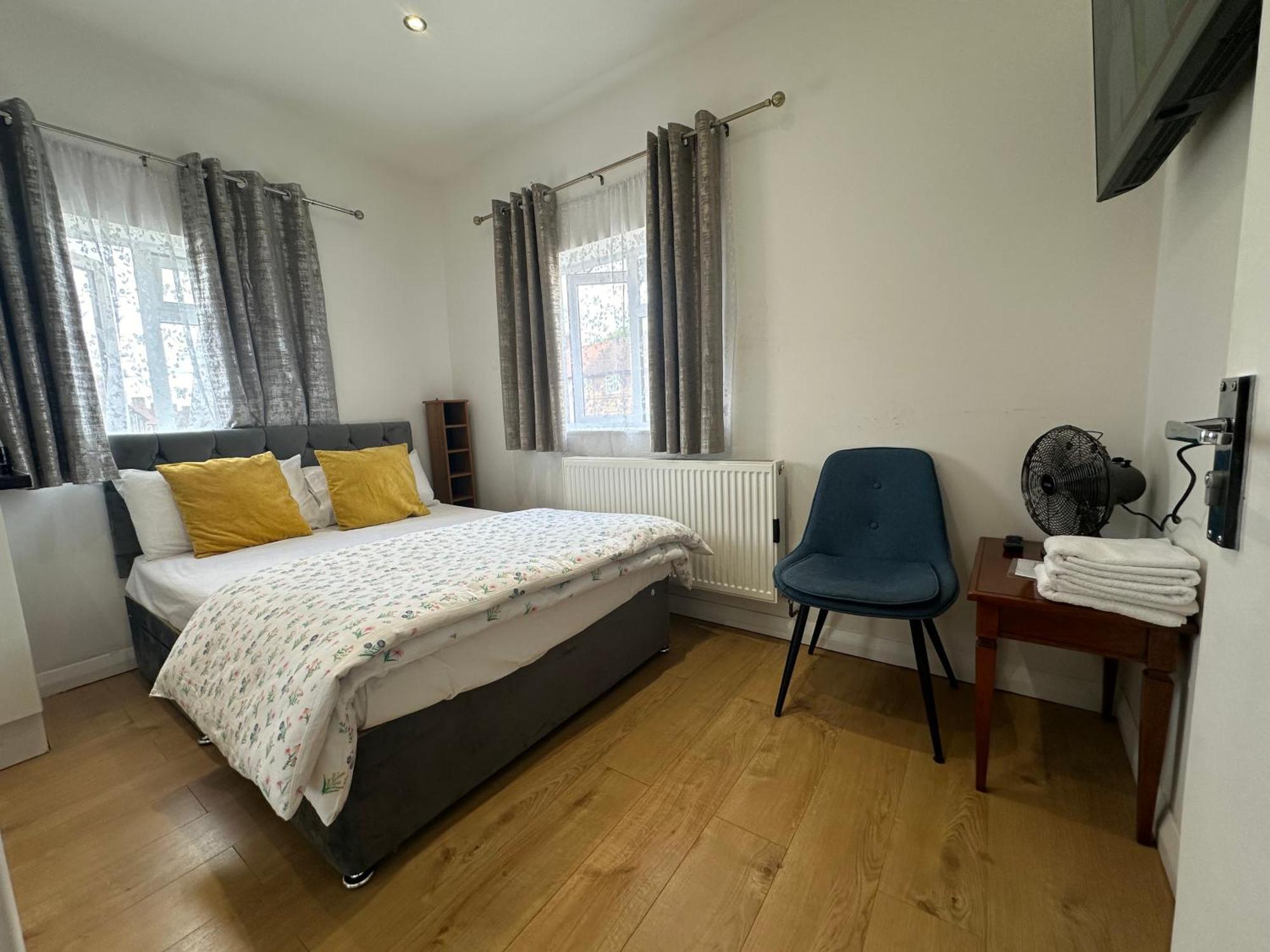Luxury Ensuite 2Nd Studio Flat With Great Views In Keedonwood Road With Fully Own Bathroom Newly Added And Private Kitchenette Bromley Bagian luar foto