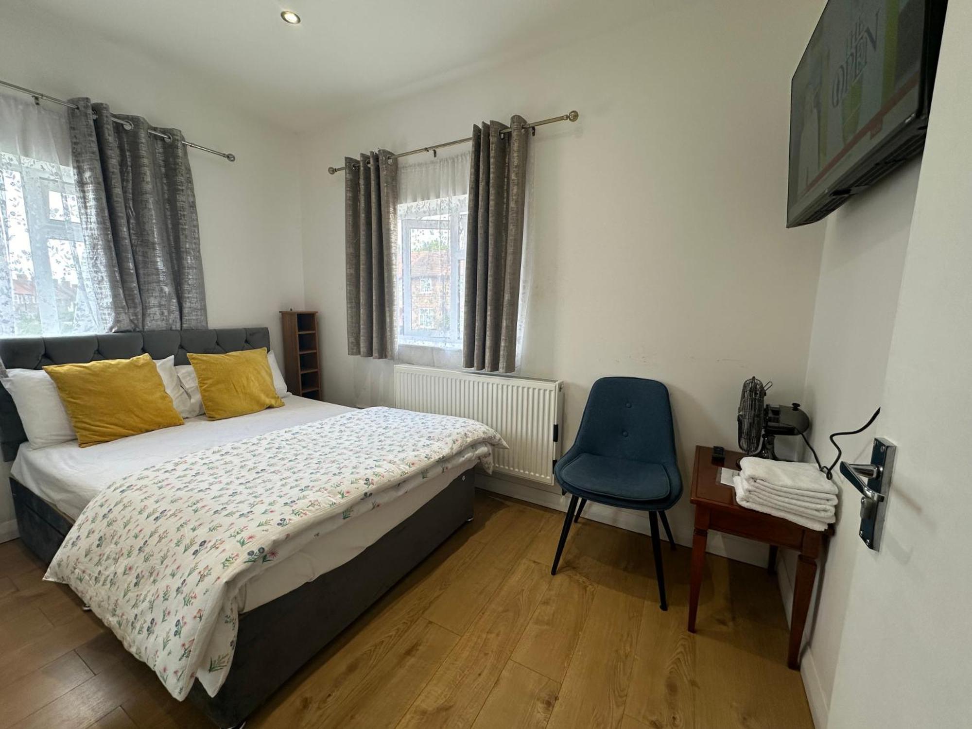 Luxury Ensuite 2Nd Studio Flat With Great Views In Keedonwood Road With Fully Own Bathroom Newly Added And Private Kitchenette Bromley Bagian luar foto